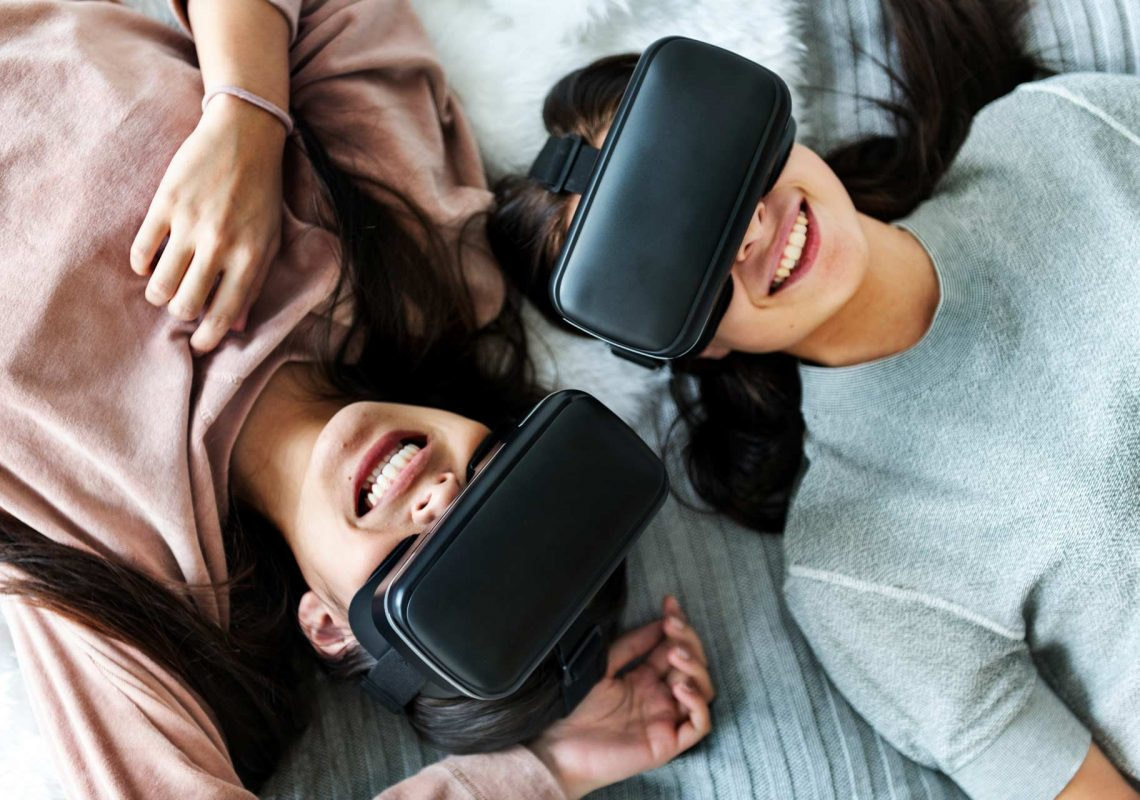 women-experiencing-virtual-reality-with-vr-headset-P8EWPYR.jpg